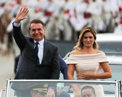 Bolsonaro y su esposa en el día de la asunción.