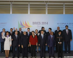 Los mandatarios de los países del BRICS y de la UNASUR reunidos en Brasilia.