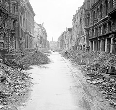 Destrucción en el centro de Berlín, 1945.