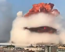 Explosión en el puerto de Beirut.