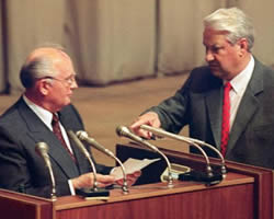 Yeltsin echa a Gorbachov de la tribuna para decretar la disolución de la URSS