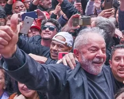 Luiz Inacio Lula da Silva está de vuelta.
