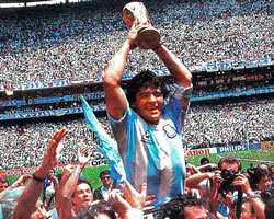 Maradona fija esta imagen en la historia.