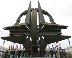 Escudo de la OTAN: ¿no evoca a Robocop?