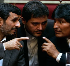 Evo con Ahmadinejad: un continente se mueve.